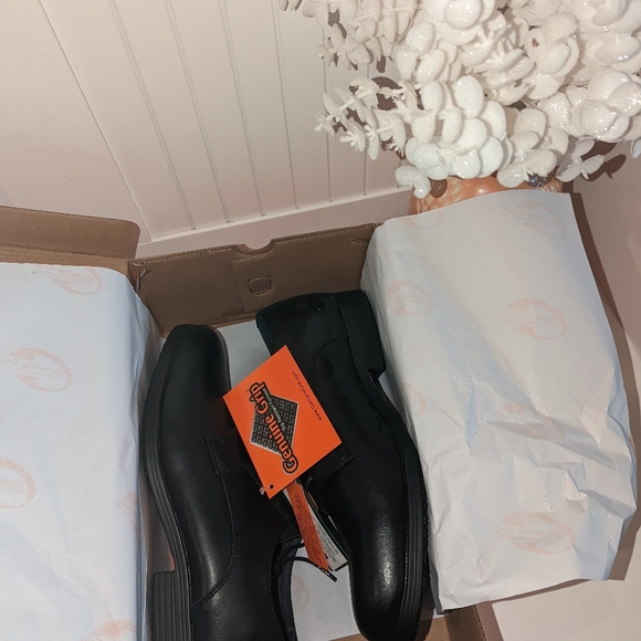 Genuine Grip Mens Shoes 10.5M Work Slip and Oil Resistant Cushion Comfort.New - Picture 4 of 15